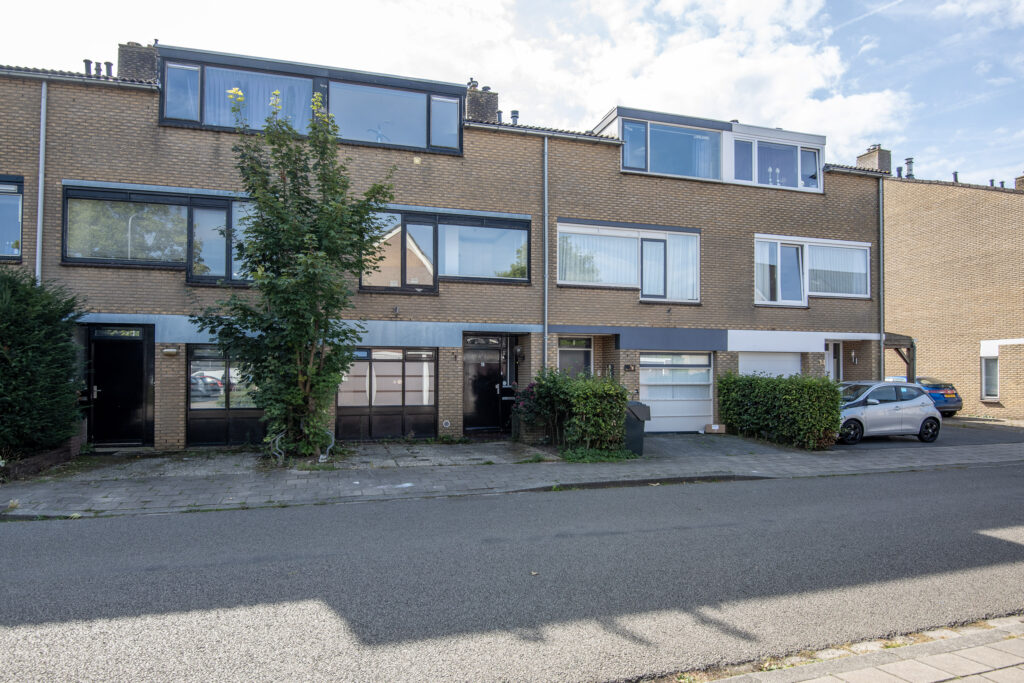 Emdenmeen 18 in Harderwijk, 3844 EC