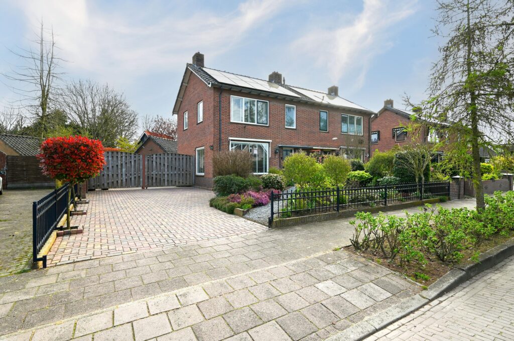 Lariksstraat 15 in Putten, 3881 EK