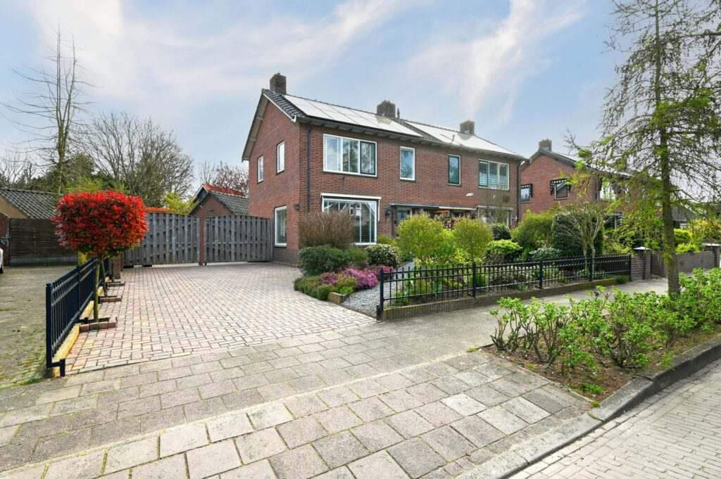 Lariksstraat 15 in Putten, 3881 EK